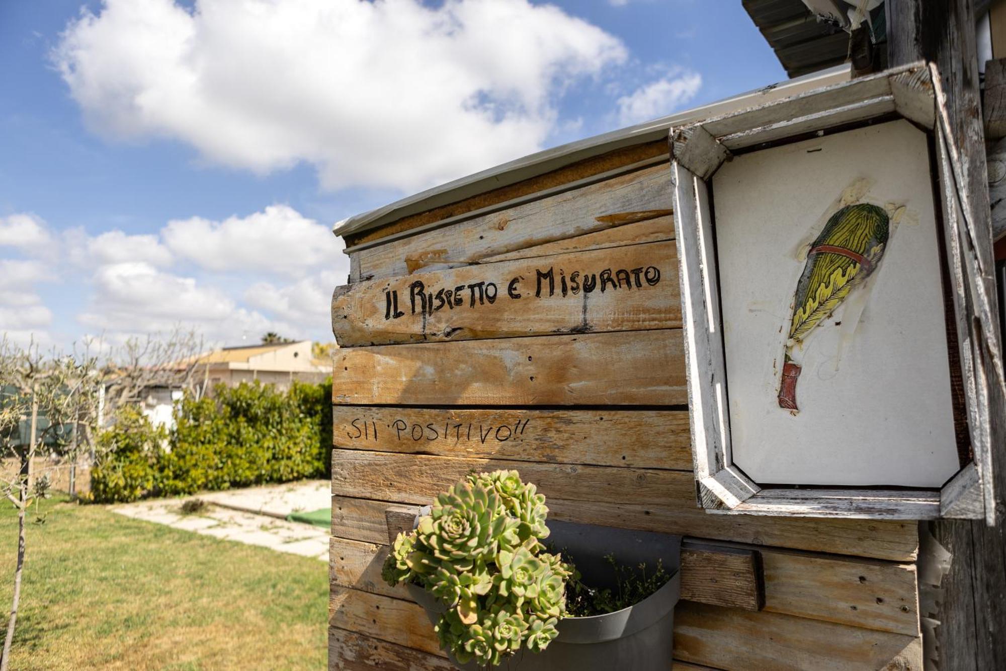 Filuvespri Hotel คอมิโซ ภายนอก รูปภาพ